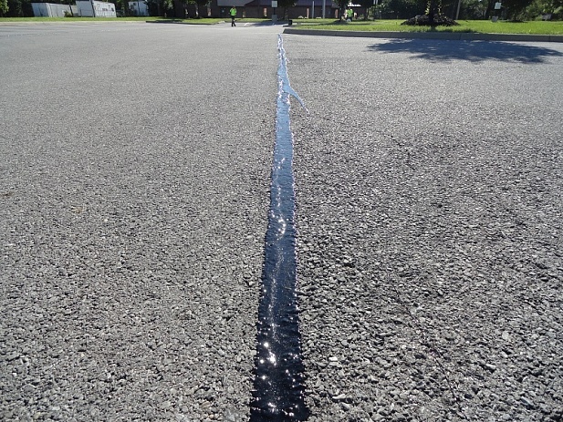 Что такое ремонт трещин на асфальте своими руками?